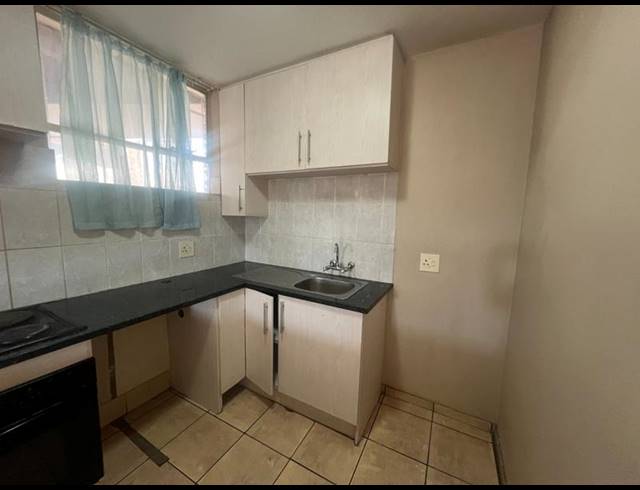 2 BEDROOM APARTMENT FOR SALE IN SILVERTON